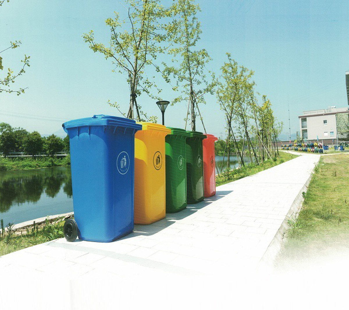 四分类塑料垃圾桶